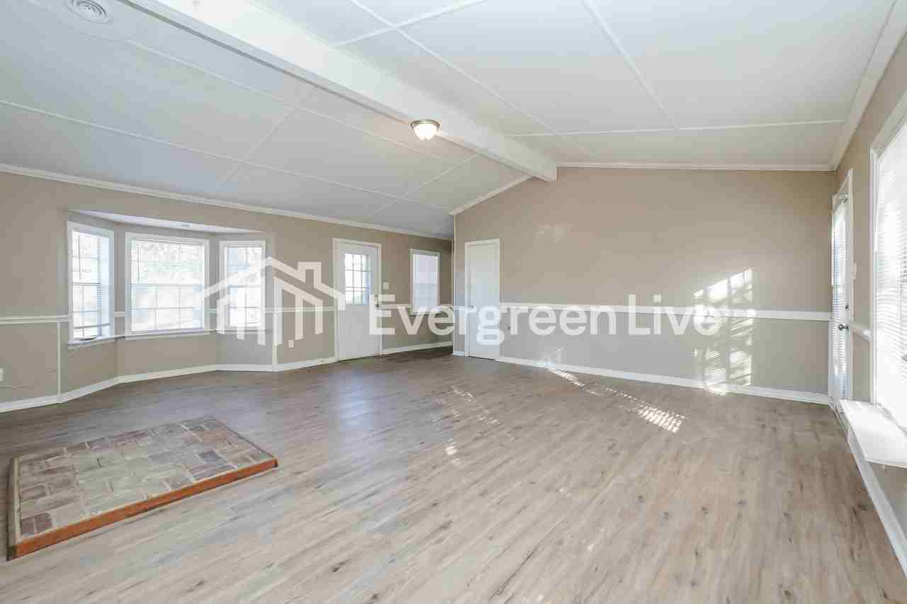 544 Bellevue St - Photo 4 of 15