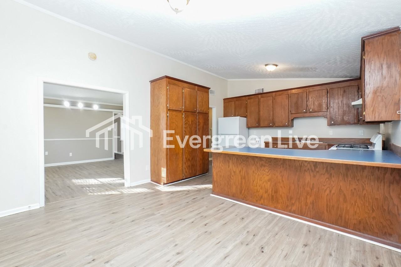 544 Bellevue St - Photo 6 of 15