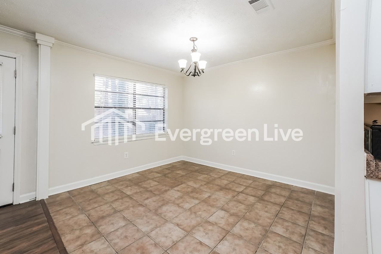 414 Shenandoah Rd N - Photo 4 of 15