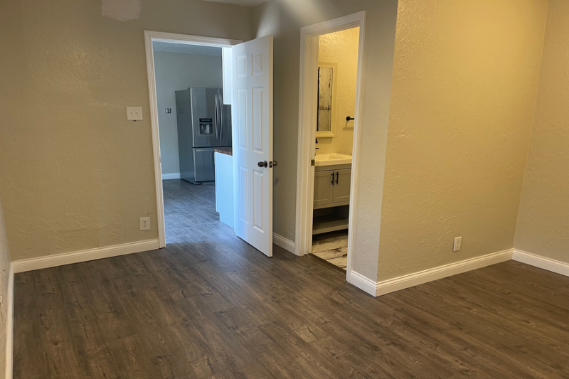 911 7th St Sw - Photo 3 of 7