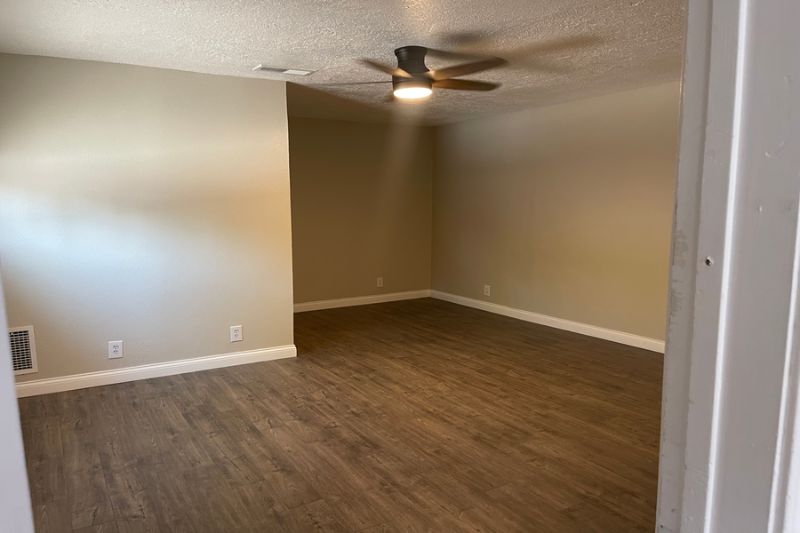 911 7th St Sw - Photo 4 of 7