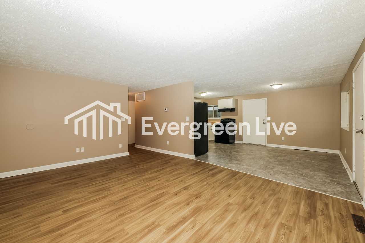 3807 Waterbury Dr - Photo 3 of 15