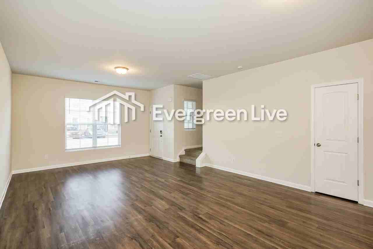 950 Hamilton Crossing Sq - Photo 3 of 16