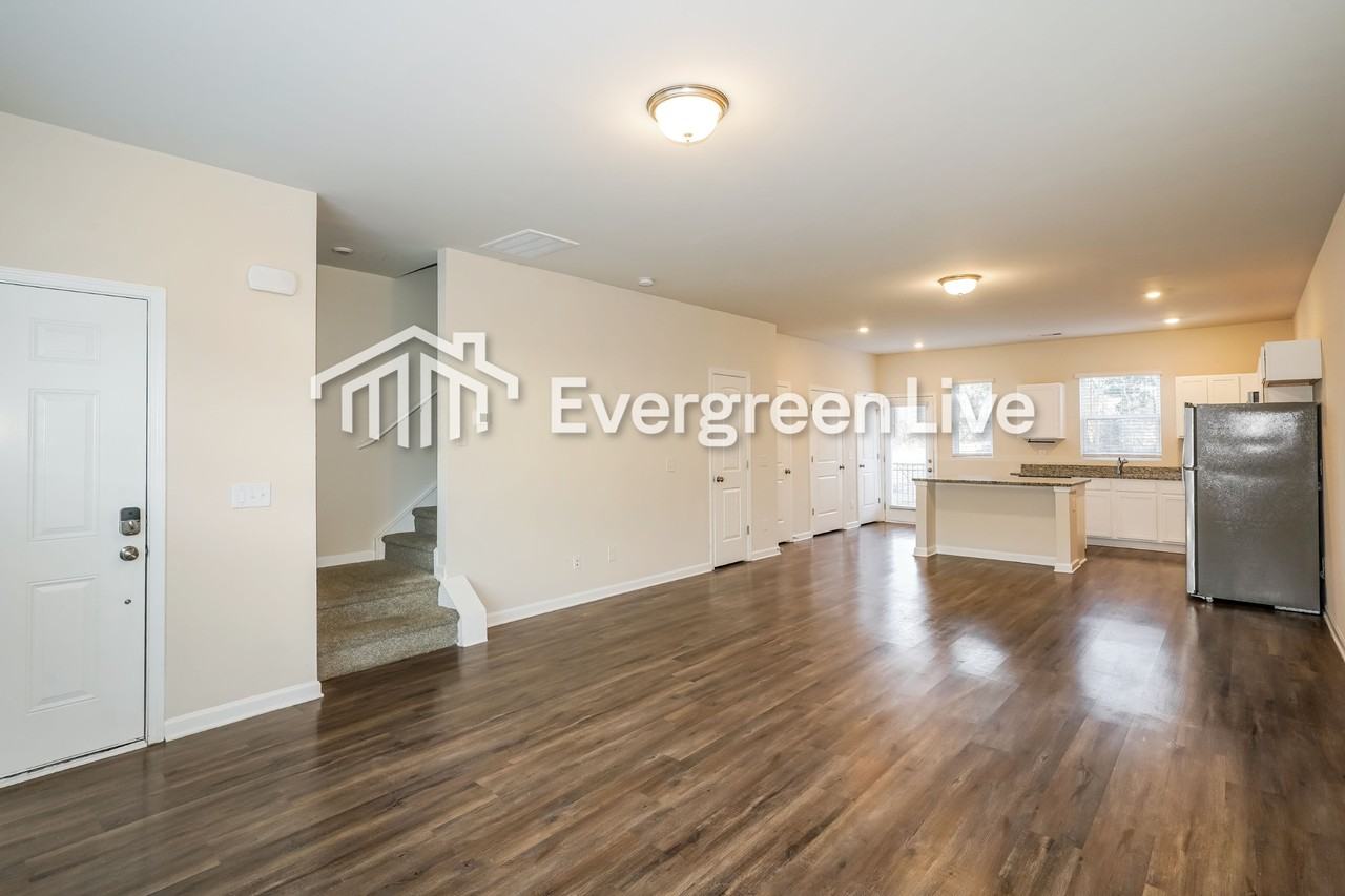 950 Hamilton Crossing Sq - Photo 5 of 16