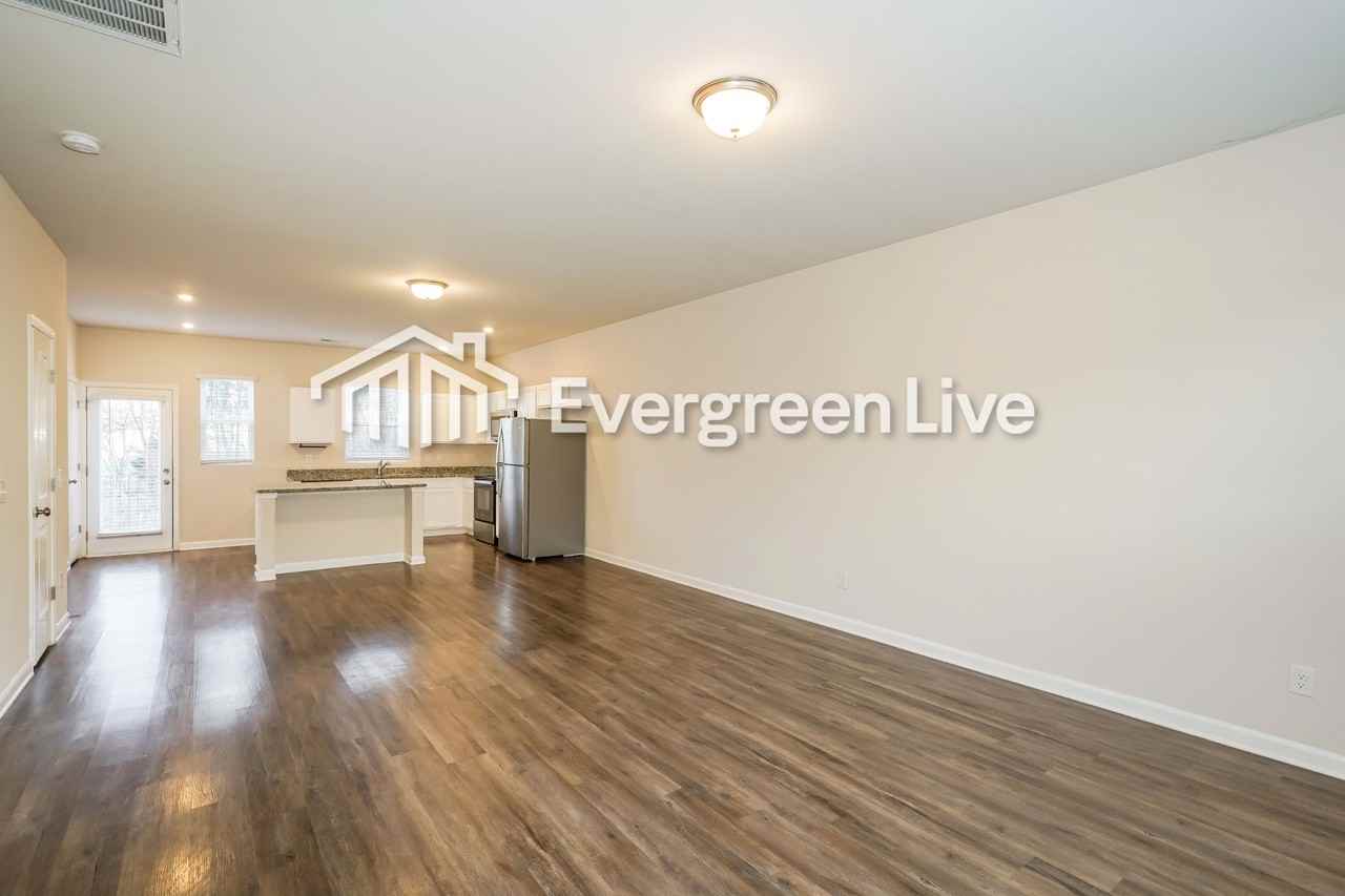 955 Hamilton Crossing Sq - Photo 3 of 17