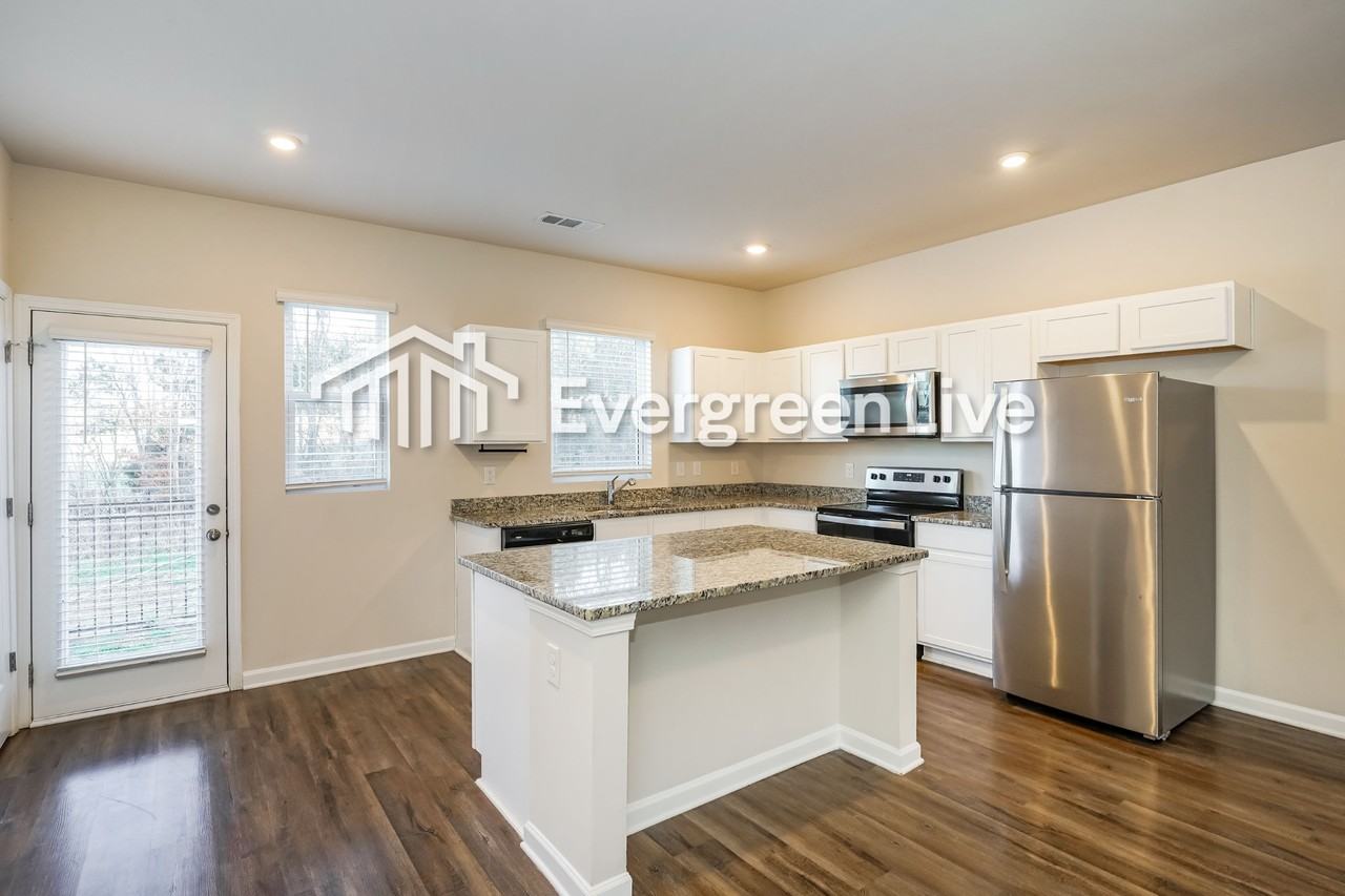 955 Hamilton Crossing Sq - Photo 6 of 17