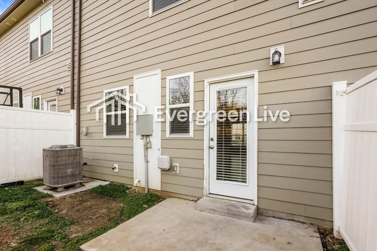 921 Hamilton Crossing Sq - Photo 7 of 15