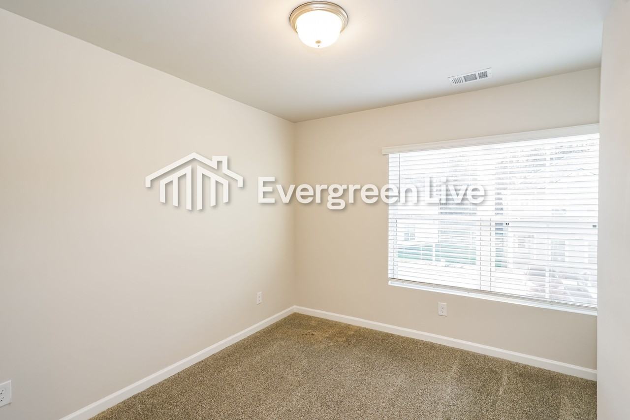 936 Hamilton Crossing Sq - Photo 4 of 15