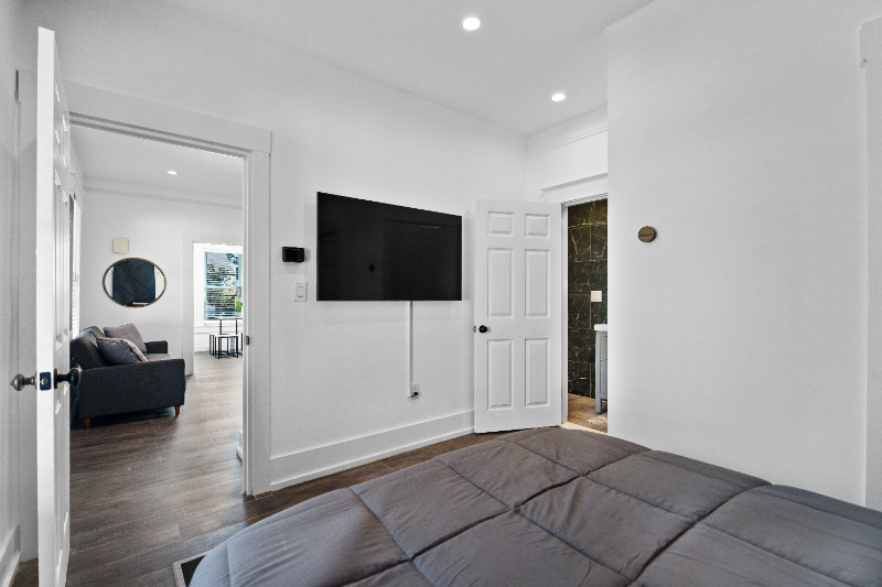 2009 W Dekle Ave #1 - Photo 3 of 17