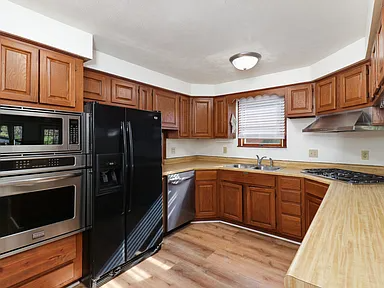 913 S Linden St - Photo 6 of 20