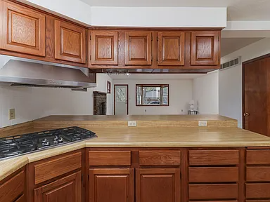 913 S Linden St - Photo 7 of 20