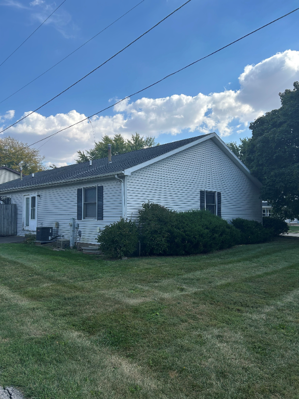 201 Chamberlain Dr #201 - Photo 2 of 7