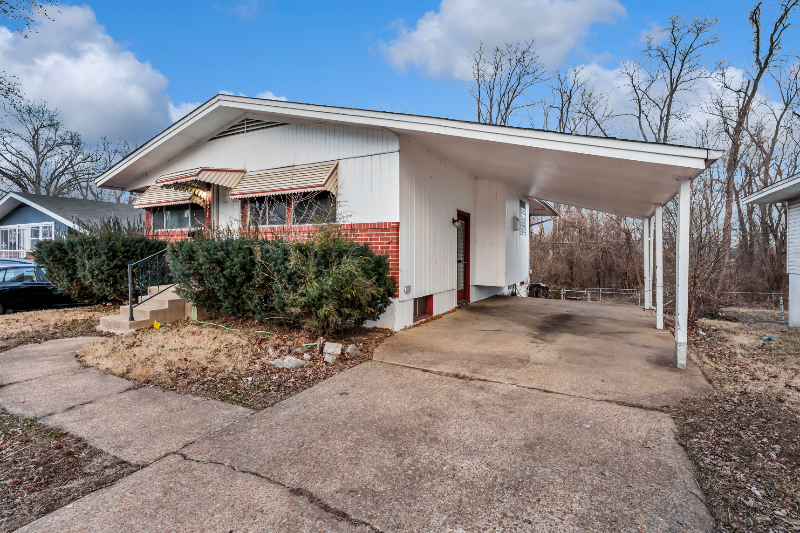 10508 Lilac Ave - Photo 2 of 15