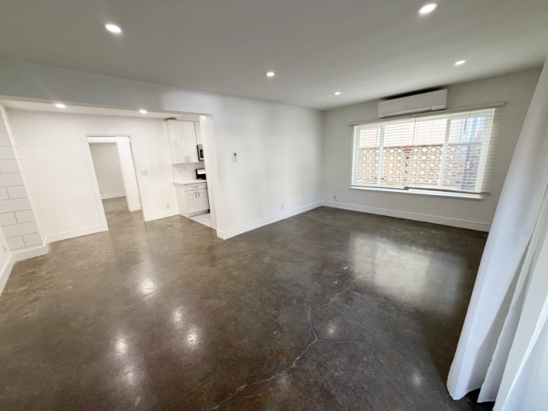 1008 7th St #1 - Photo 4 of 41