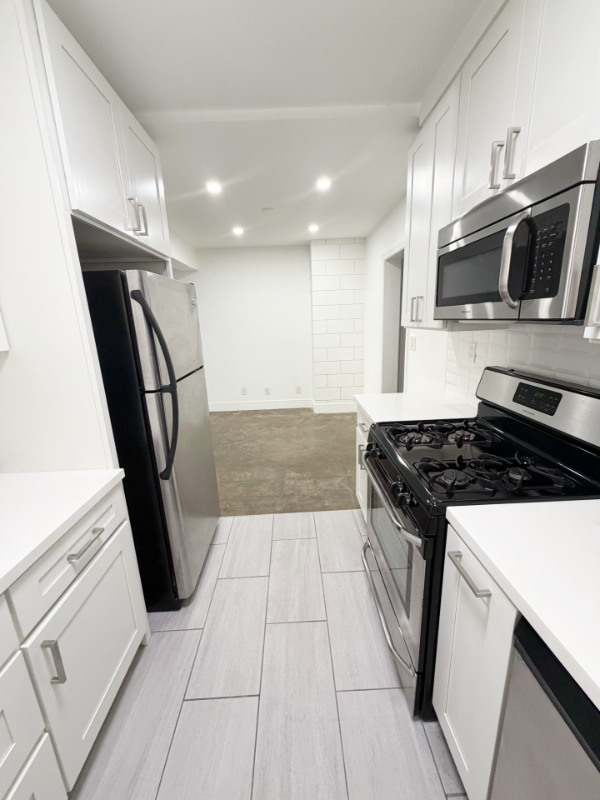 1008 7th St #1 - Photo 7 of 41