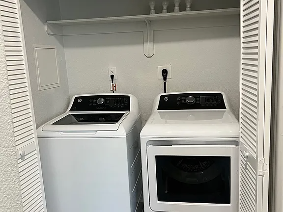 148 S Avenue B #NO2 - Photo 6 of 13