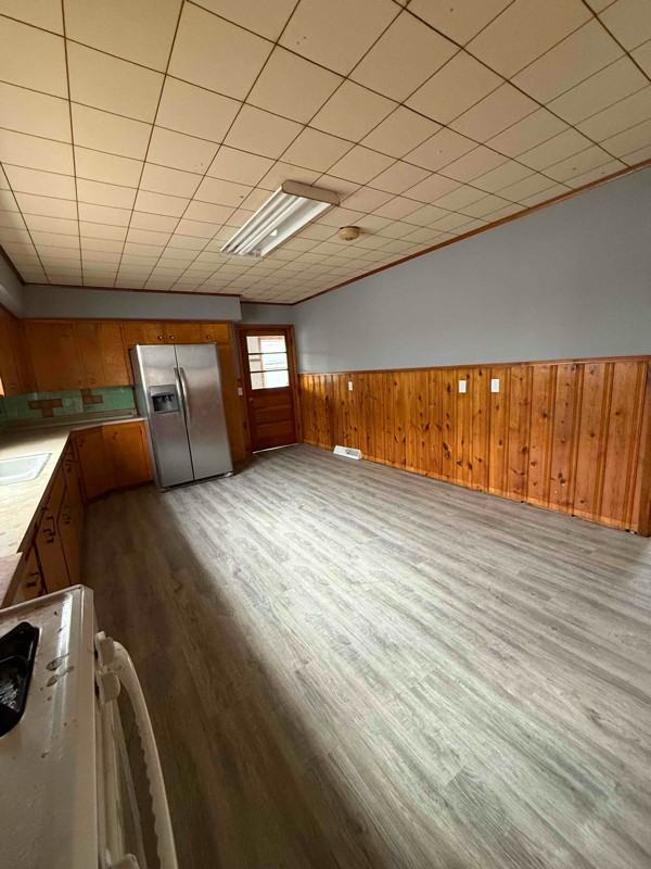 104 N Vine St - Photo 5 of 12