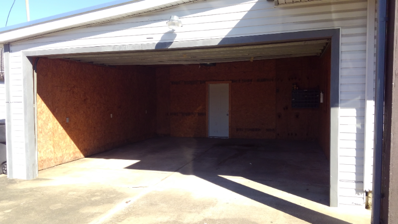 723 S 33rd St - Photo 3 of 21