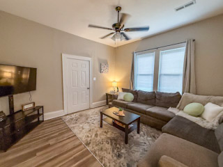 216 E Horah St - Photo 2 of 13