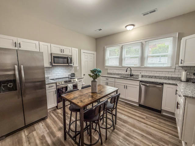 216 E Horah St - Photo 7 of 13