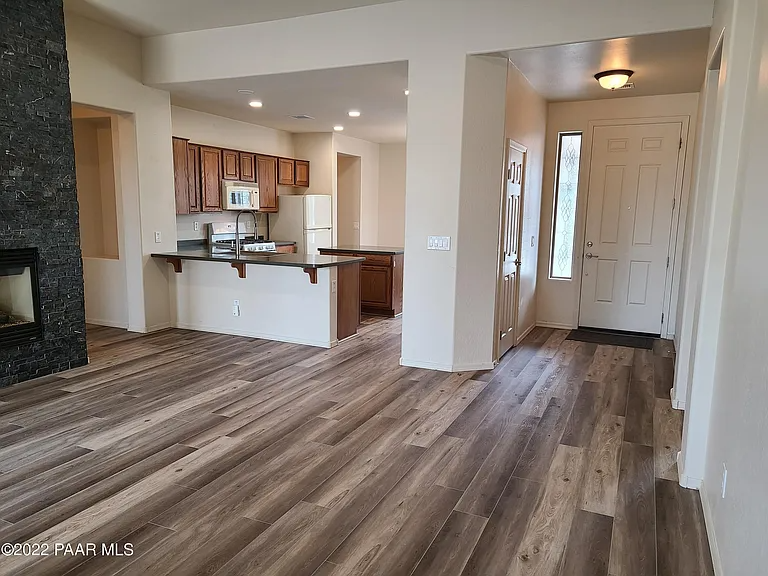 7358 E Goodnight Ln - Photo 4 of 20