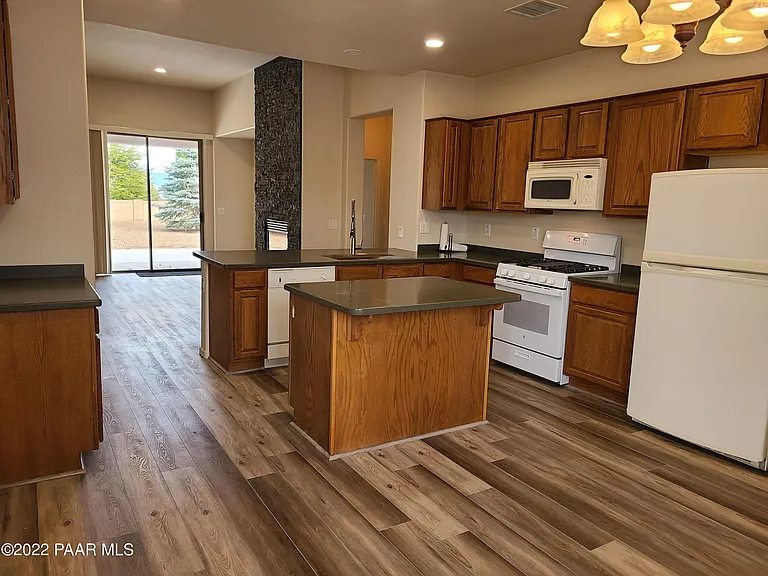 7358 E Goodnight Ln - Photo 6 of 20