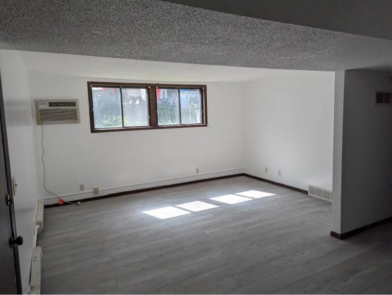 909 7th St #1 - Photo 2 of 9