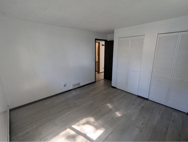 909 7th St #1 - Photo 5 of 9