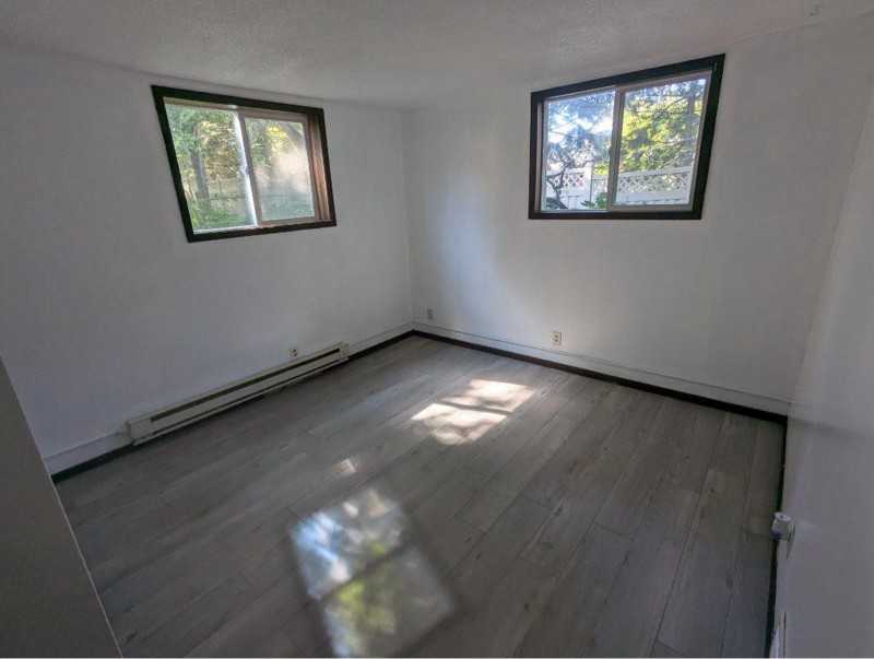 909 7th St #1 - Photo 6 of 9