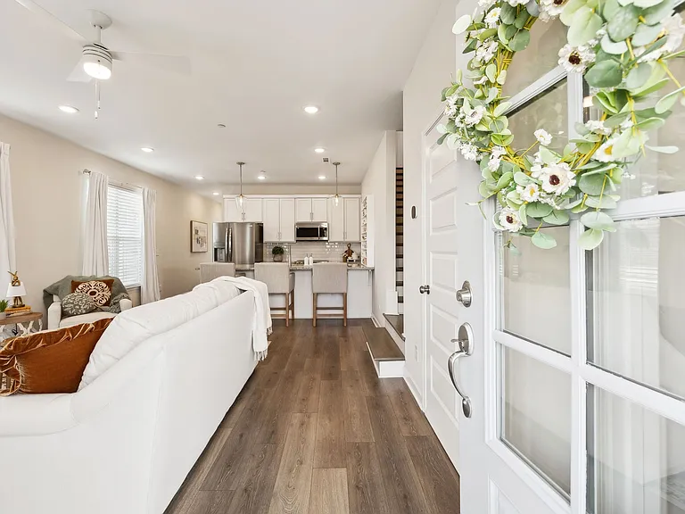 147 Bess Blvd - Photo 3 of 20