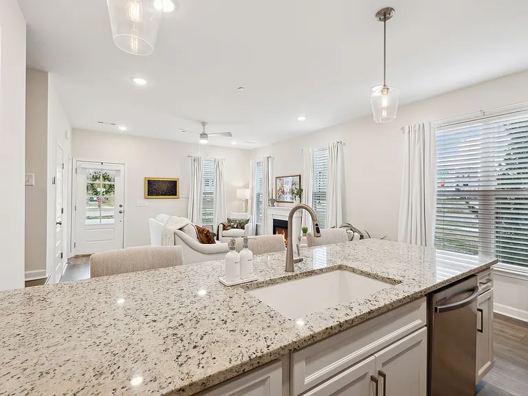 147 Bess Blvd - Photo 7 of 20