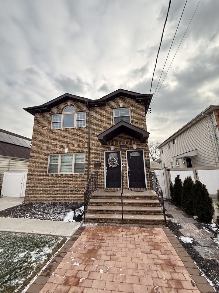 239-38 148th Road - Photo 4 of 13