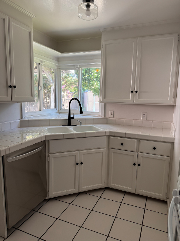 1430 W Locust St - Photo 3 of 12