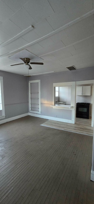 501 W 7th St #D - Photo 2 of 7