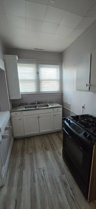 501 W 7th St #D - Photo 4 of 7