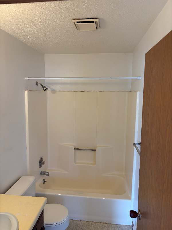 1402 Division St W #4 - Photo 5 of 7