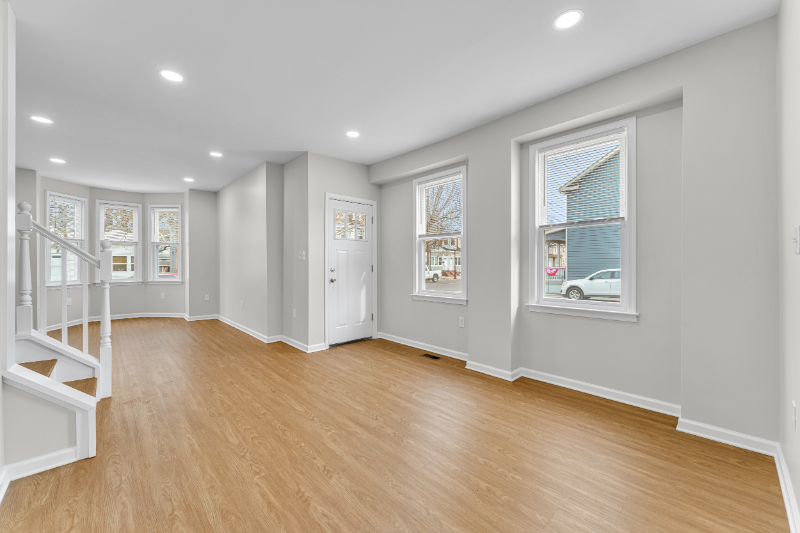 320 Market St - Photo 4 of 15