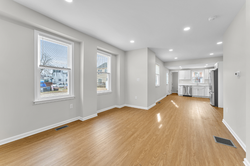 320 Market St - Photo 6 of 15