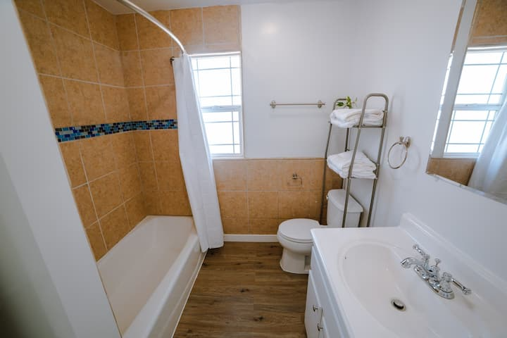 5648 Berkshire Dr #C - Photo 5 of 8