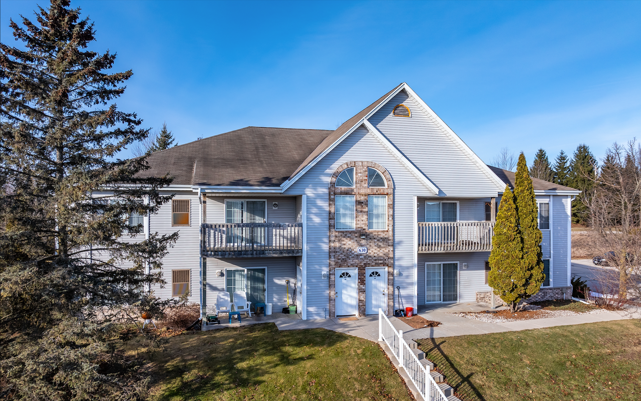 Harbor Pointe Apartments - Photo 2 of 4