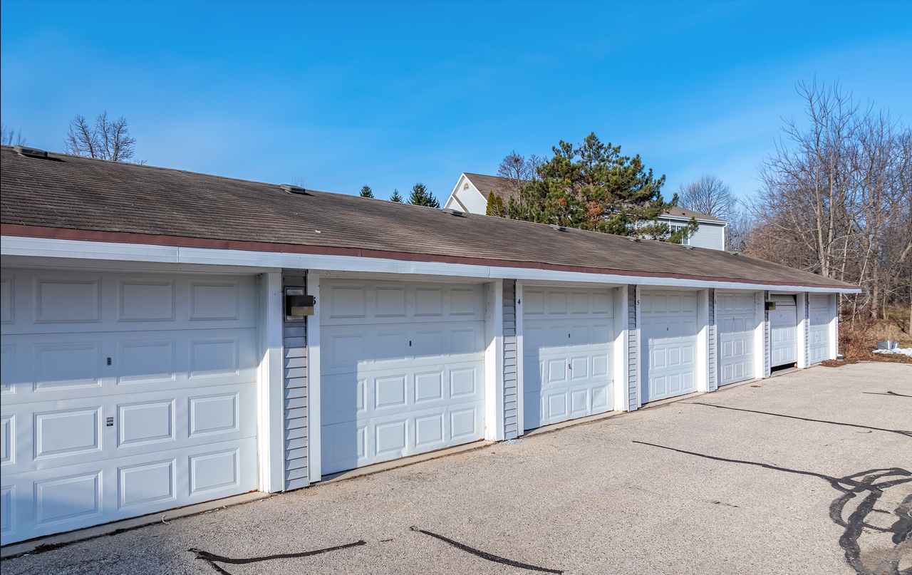 Harbor Pointe Apartments - Photo 3 of 4