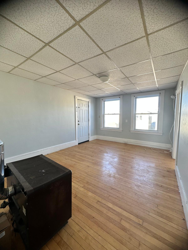 213 Laurel St #6 - Photo 2 of 9