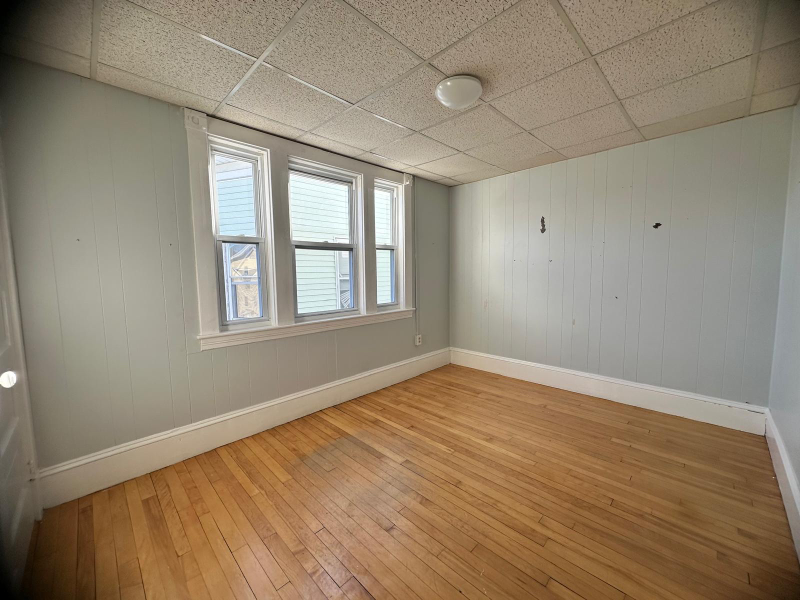 213 Laurel St #6 - Photo 3 of 9