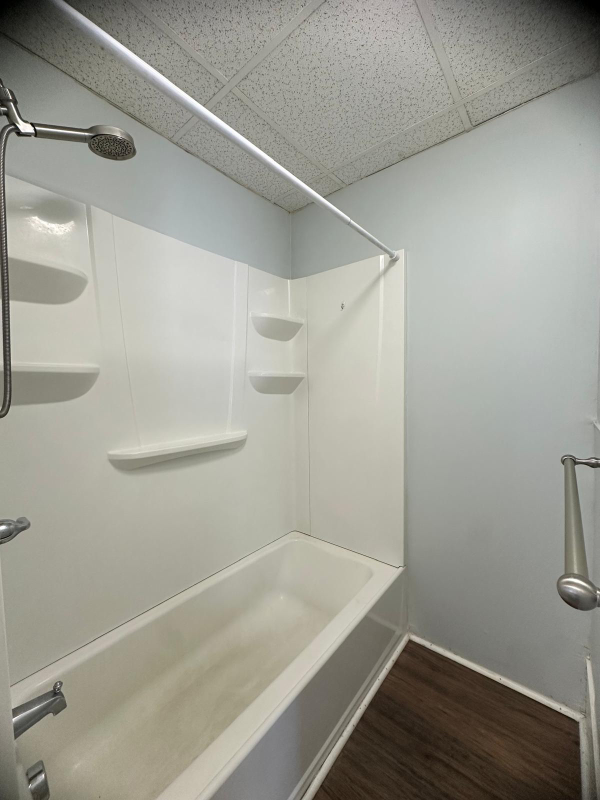 213 Laurel St #6 - Photo 7 of 9