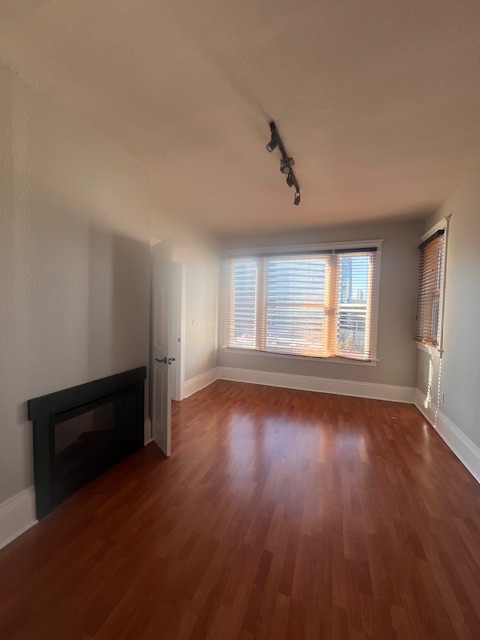 312 E Olive Pl #401 - Photo 4 of 7