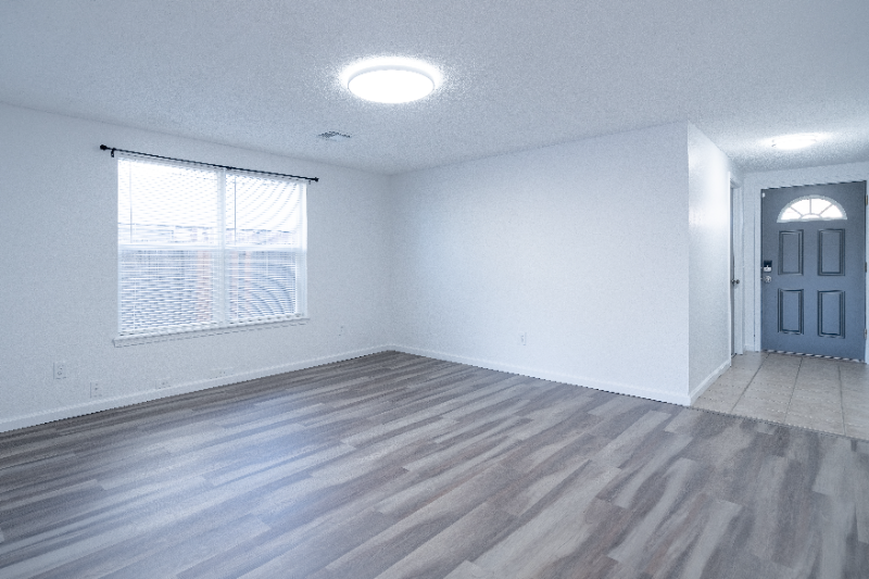 8513 Wakefield St - Photo 4 of 23