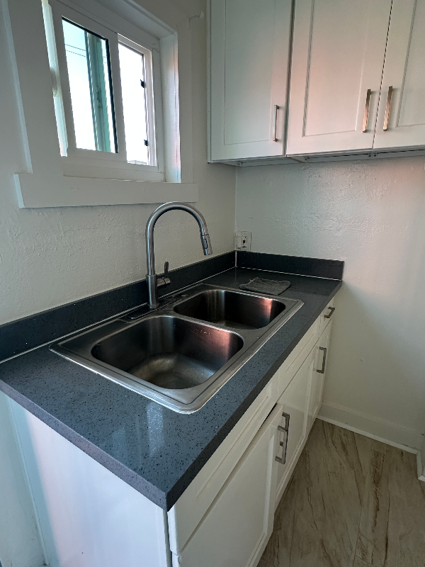 1709 W 25th St #3 - Photo 6 of 8