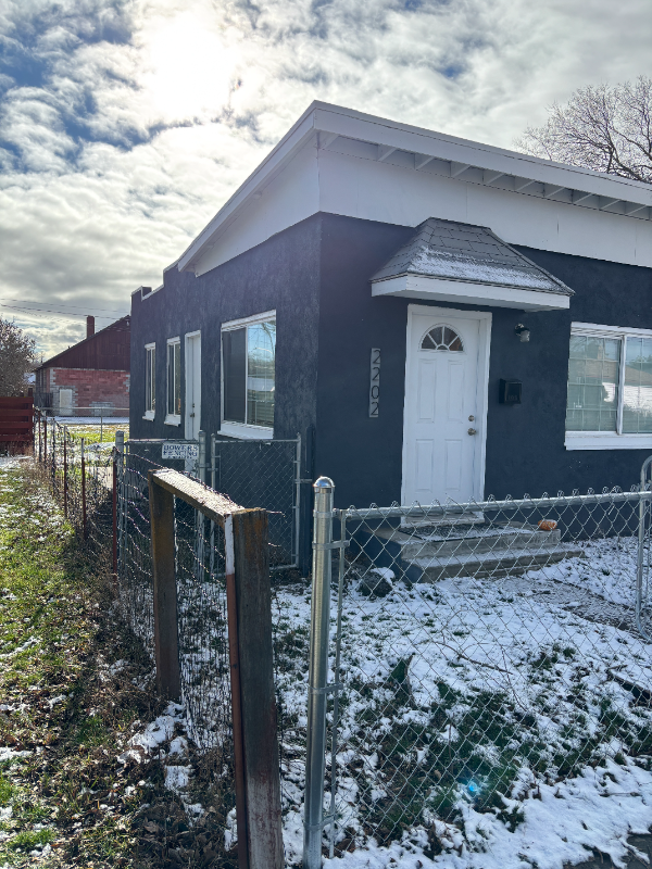 2202 Reclamation Ave - Photo 2 of 12