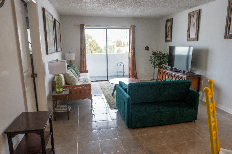 1418 Collins Ave #403 - Photo 2 of 31