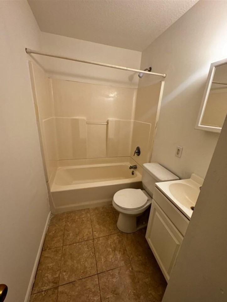 Anthony Wayne Villas and Flats - Photo 4 of 5